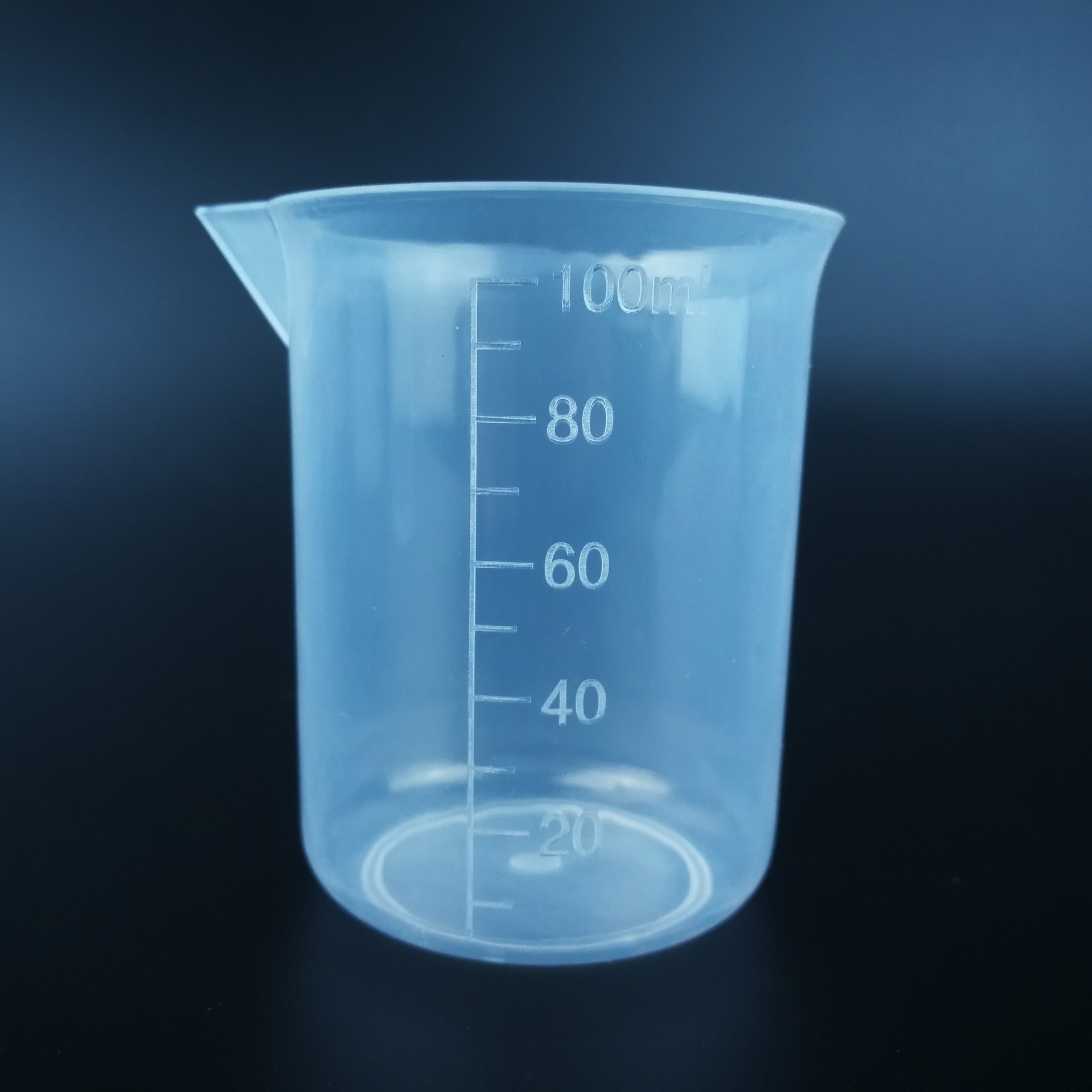 塑料烧杯 带嘴烧杯实验室100ml塑料烧杯 带刻度量杯 塑料量杯