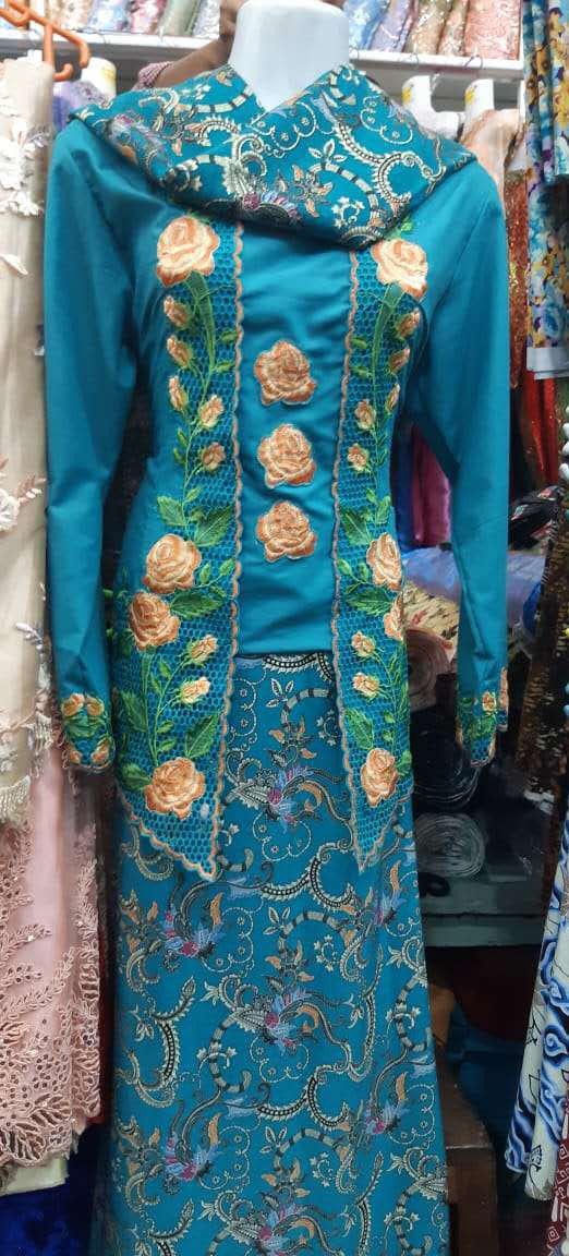 印度尼西亚传统服装 丝绸,成人,儿童装 刺绣图案(预订)