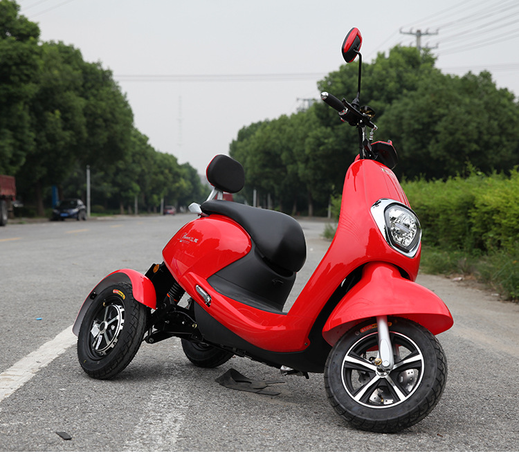 双动力独立悬挂不倒翁安全电动车成人三轮车电瓶车休闲车代步车