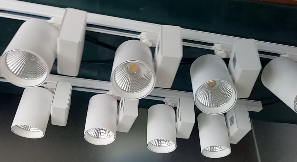 led轨道灯 欧规四线轨道灯 cob导轨射灯 明装导轨灯商业照明灯