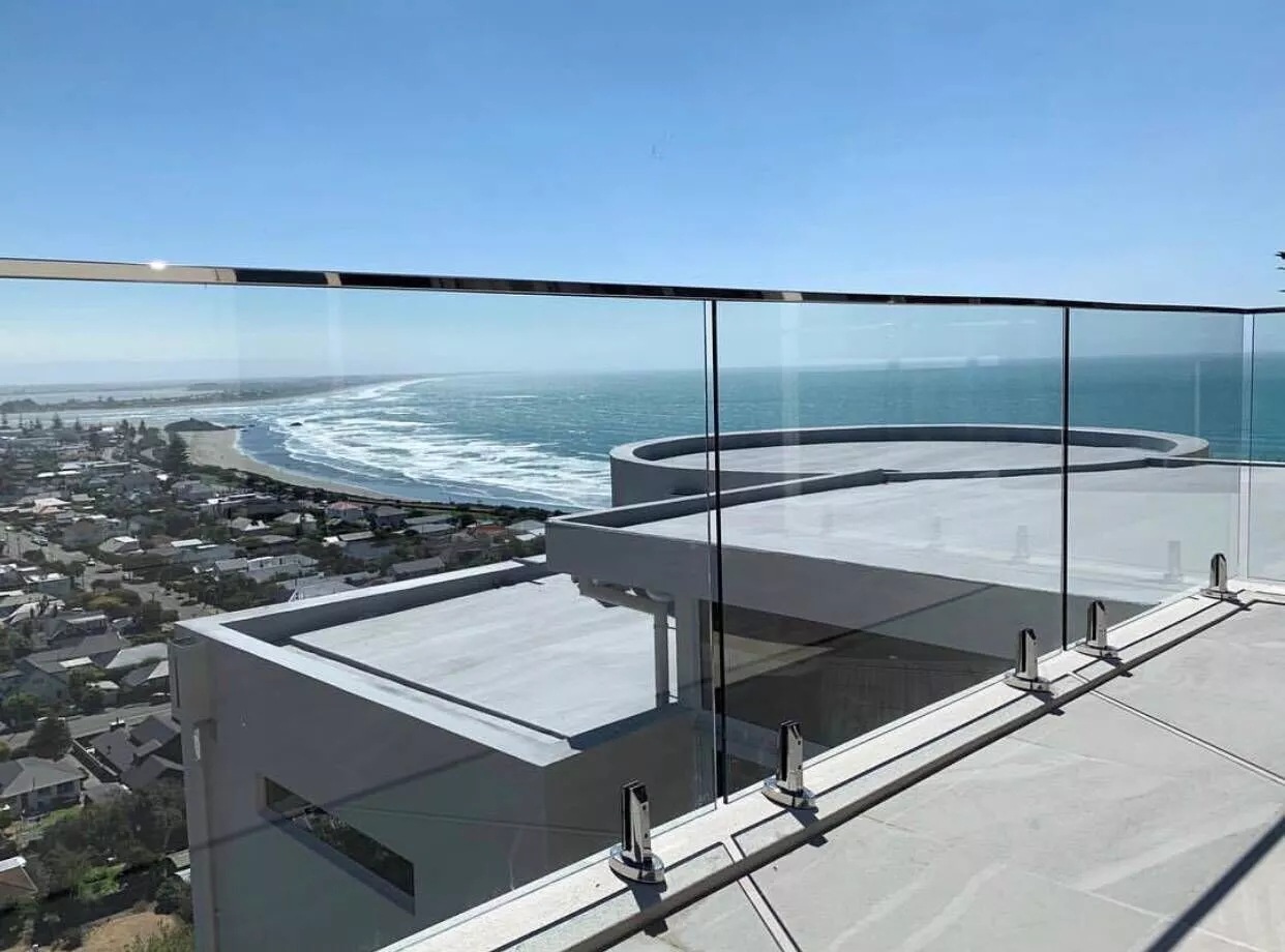 厂家生产直销椭圆形不锈钢玻璃夹 小巧美观泳池玻璃护栏固定夹