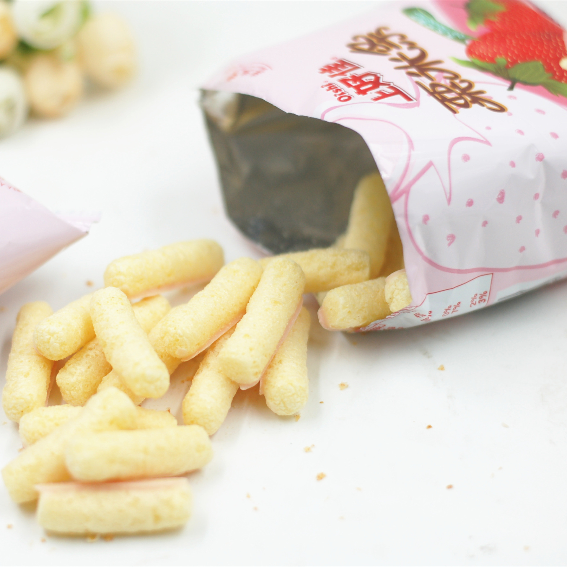 上好佳草莓味粟米条40g 膨化休闲零食 怀旧儿时味爱尚批发