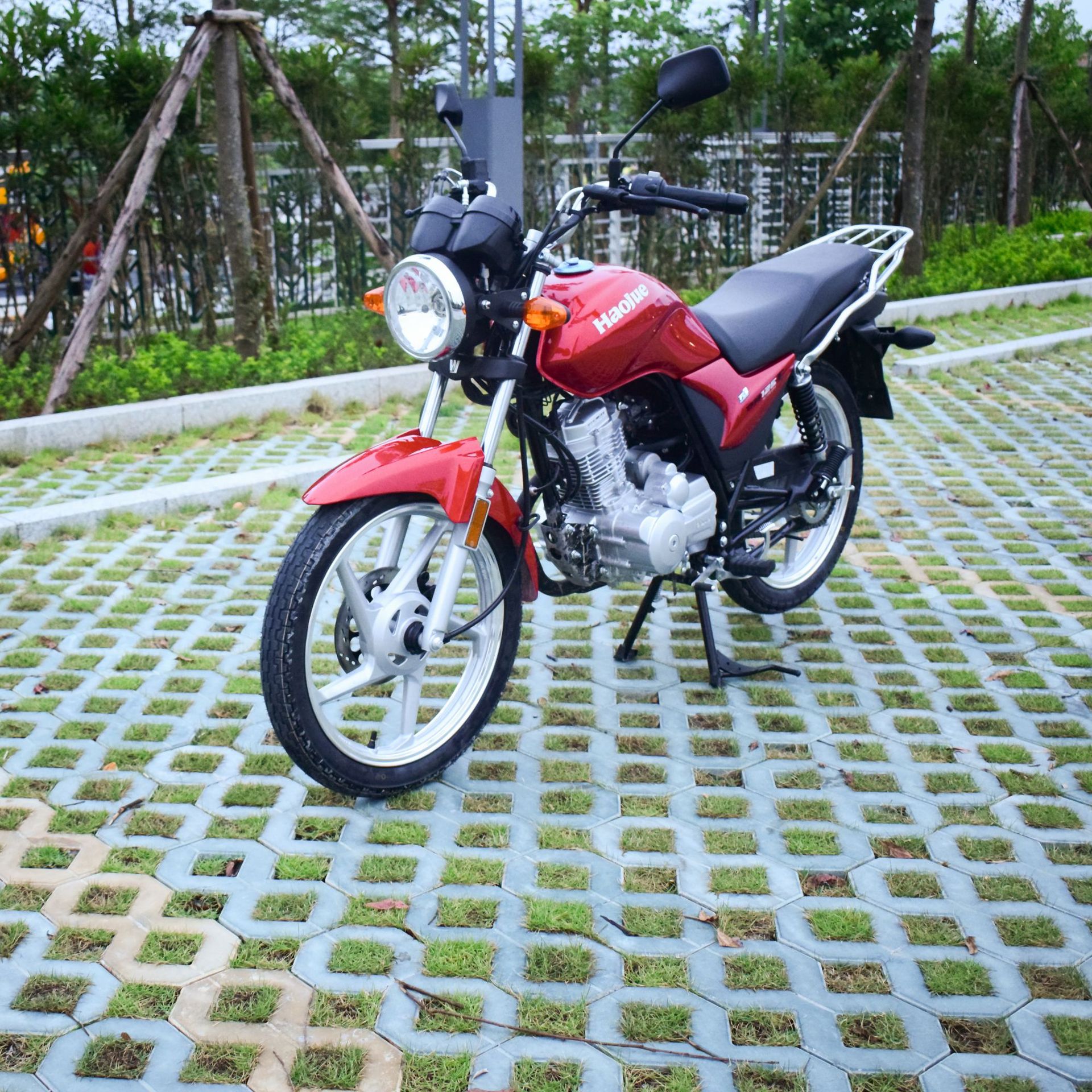 供应豪爵牌赛驰翼爽迪爽款hj125-23a男装跨骑燃油摩托车125