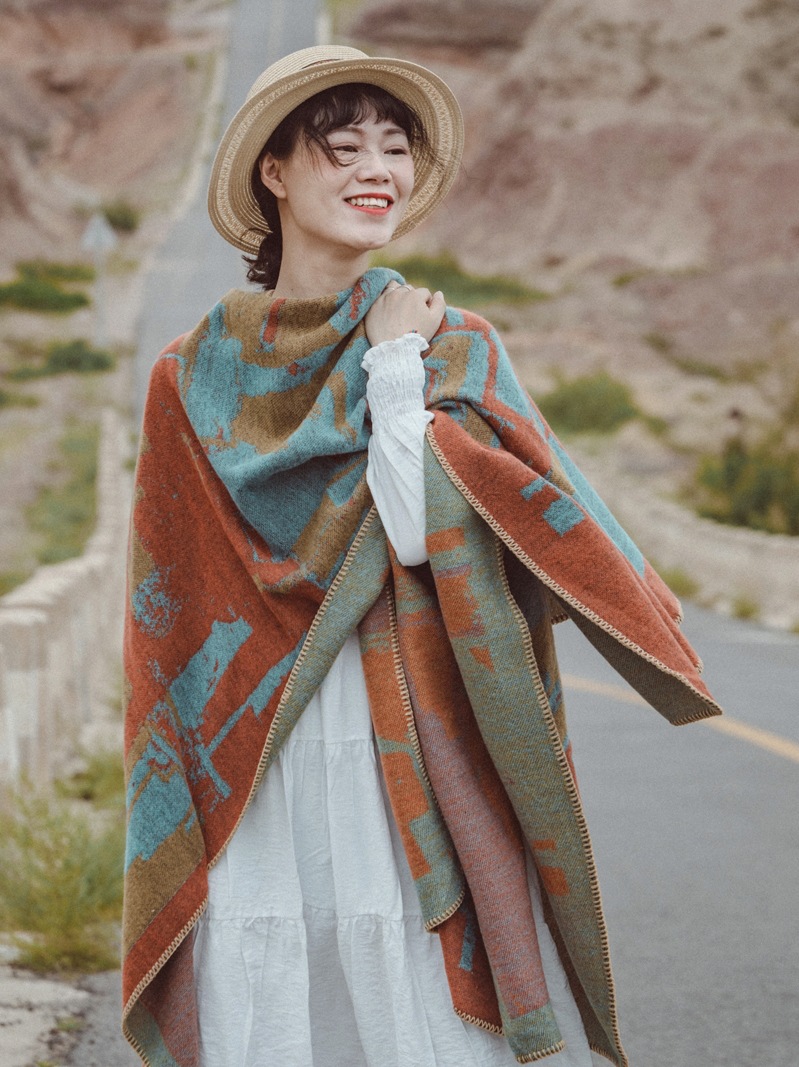 民族风保暖披肩文艺披风新疆大西北沙漠斗篷拍照好看加厚秋冬围巾