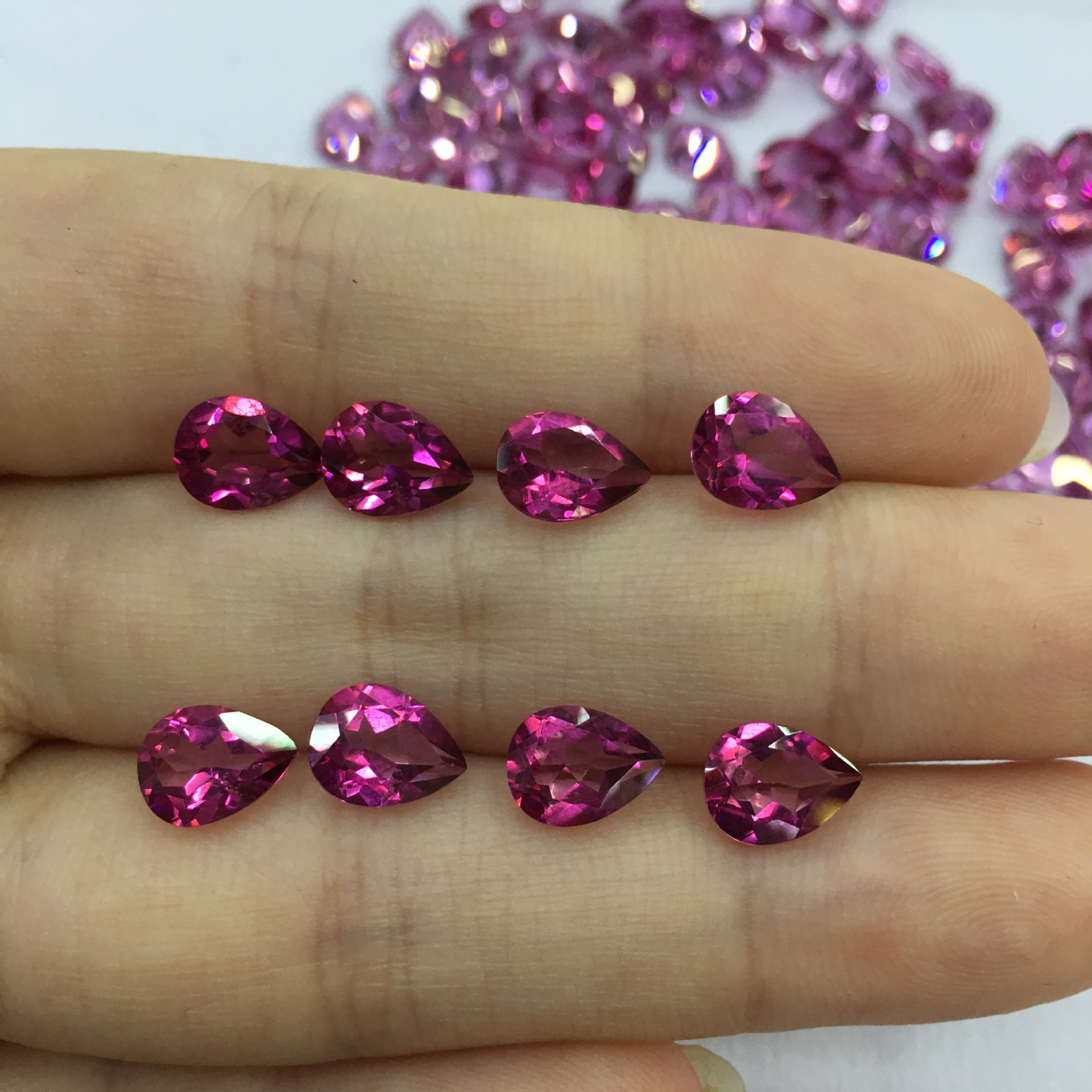 天然托帕石水滴裸石戒面 颜色鲜艳晶体干净 粉托帕石切面戒面批发