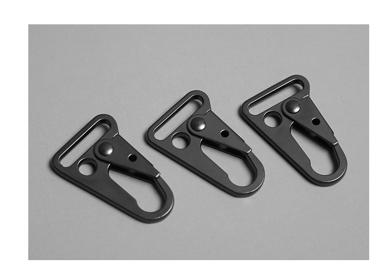 厂家现货锌合金属鹰嘴扣户外织带钩扣箱包五金配件钥匙扣黑色挂钩