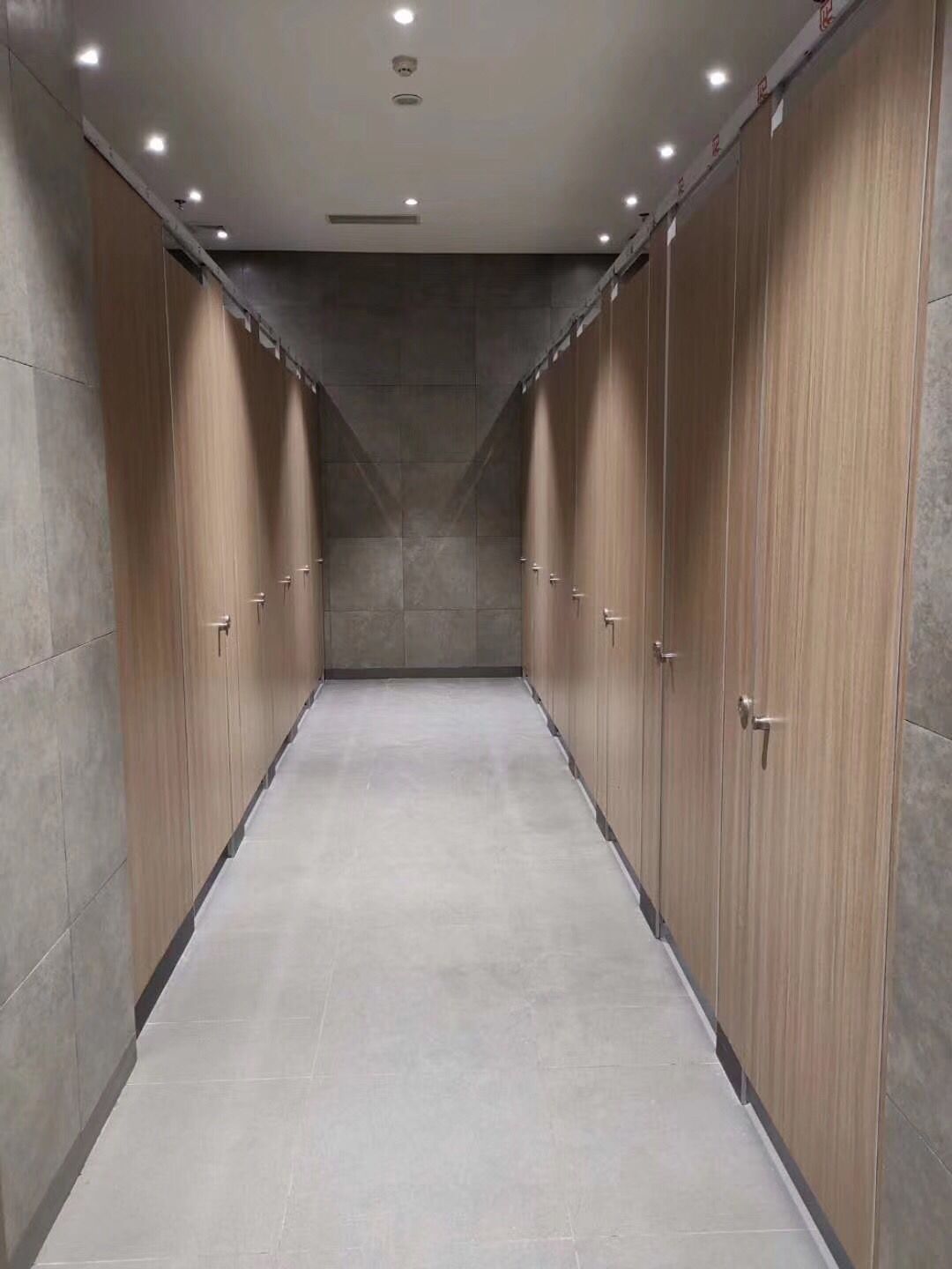 卫生间隔断加工pvc材质公共洗手间淋浴隔断商场公厕隔断