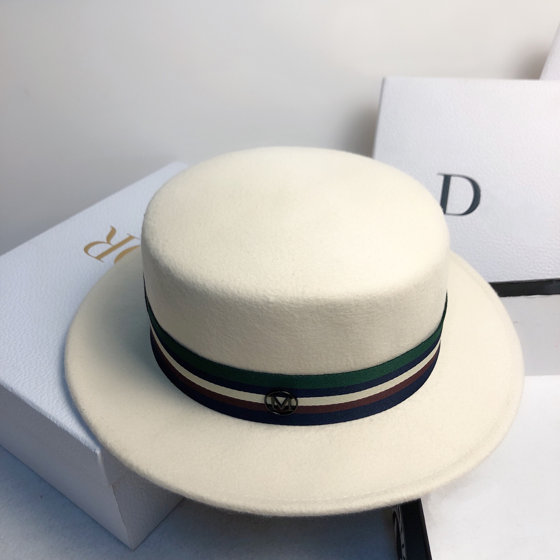 新款明星同款大牌平顶礼帽秋冬羊毛法式简约条纹带男女百搭爵士帽