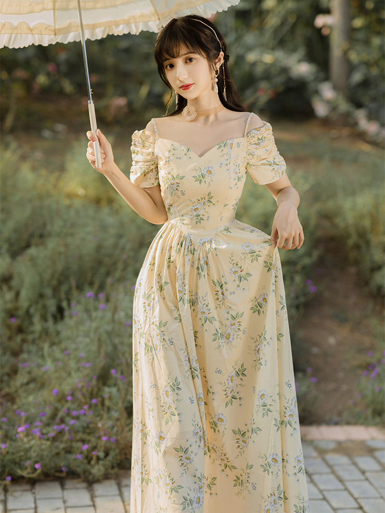 法式复古小花裙一字肩连衣裙碎花性感显瘦过膝少女公主袖中长裙夏