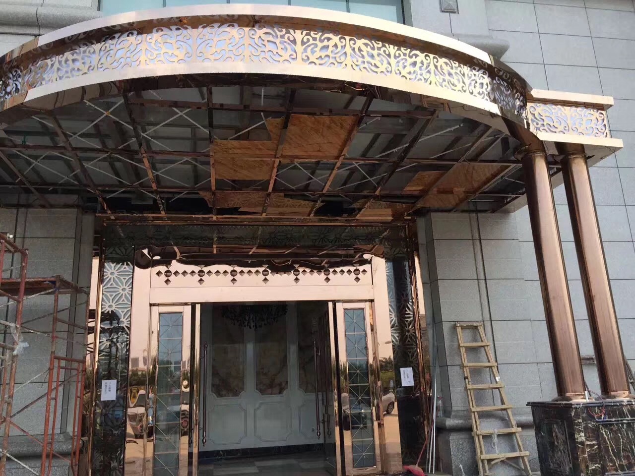 不锈钢拱门隔断中式不锈钢月洞门屏风隔断长廊过道月亮门隔断厂家