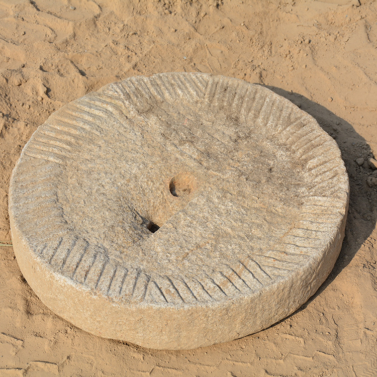 大量出售老旧石磨盘 民间老石头雕刻石盘石碾子 仿古做旧石雕磨盘