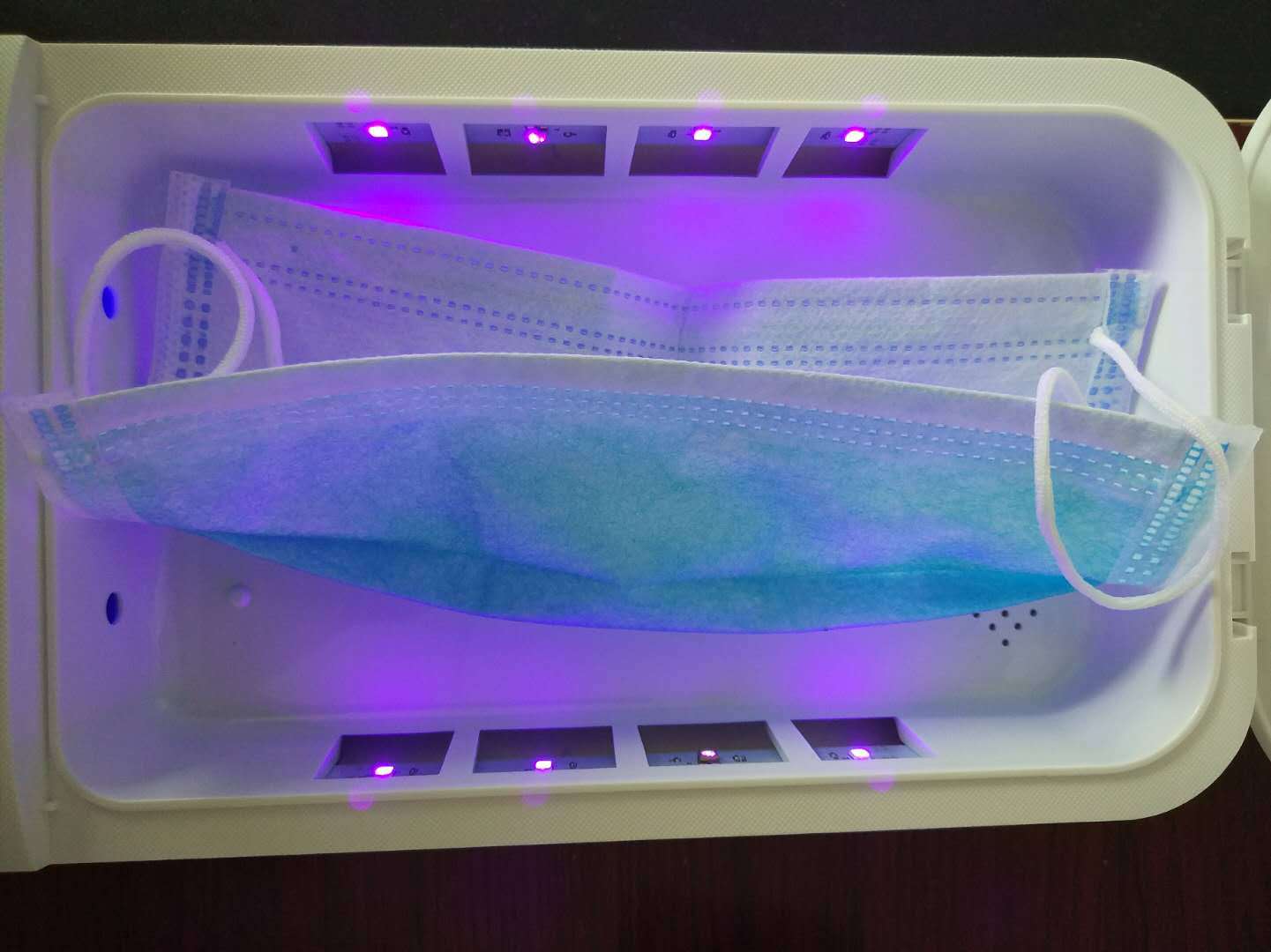 手机消毒盒 便携式消毒盒 多功能消毒盒 紫外线消毒盒uvc灯消毒盒