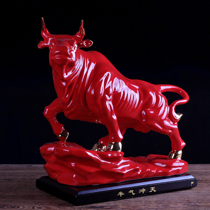 手工雕刻红瓷工艺品  牛气冲天红牛  牛年礼品礼盒招财陶瓷摆件