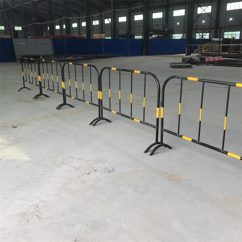 38管铁马护栏防撞栏交通设施黑黄围栏市政工程移动围栏镀锌管