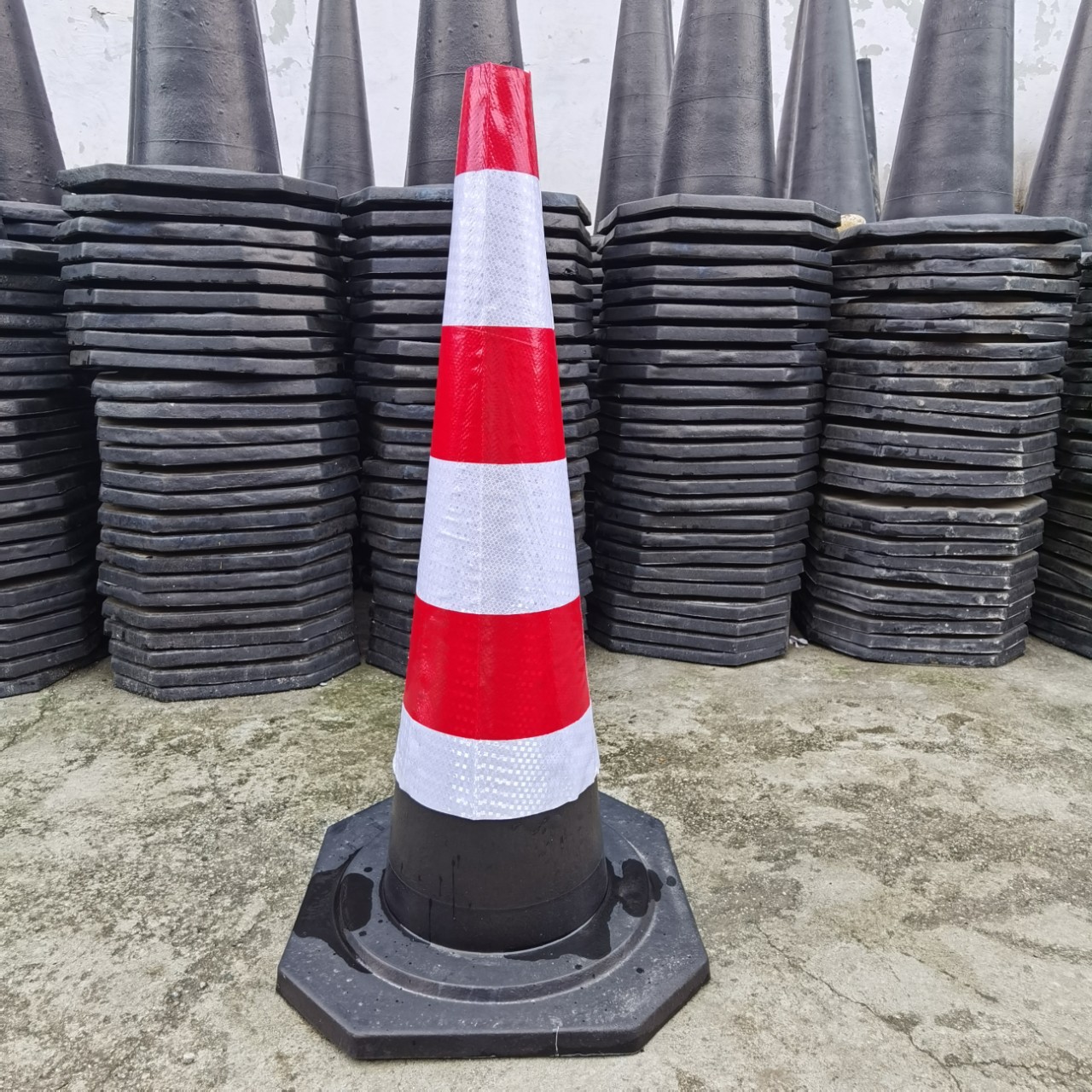 高速专用雪糕筒橡胶路锥警示墩反光隔离墩防撞锥内容可定制