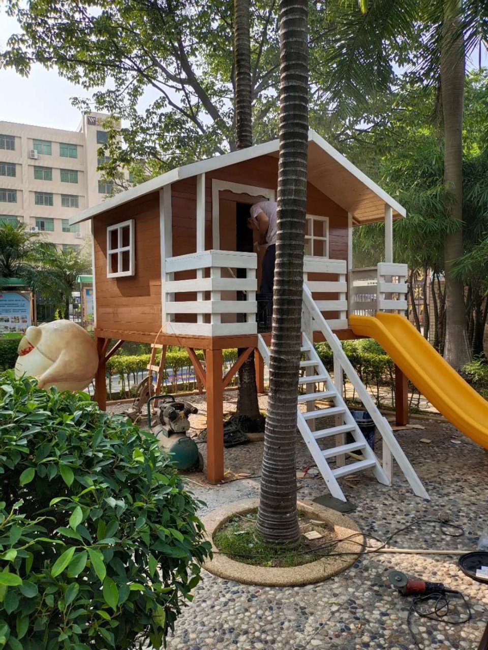 供应防腐木幼儿园儿童乐园 木屋烧烤屋工具房