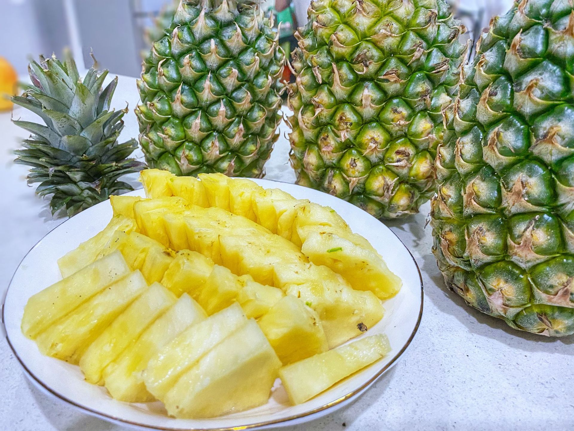 [厂货通] 香水菠萝 新鲜水果现摘发货 海南金钻菠萝凤梨批发 包邮