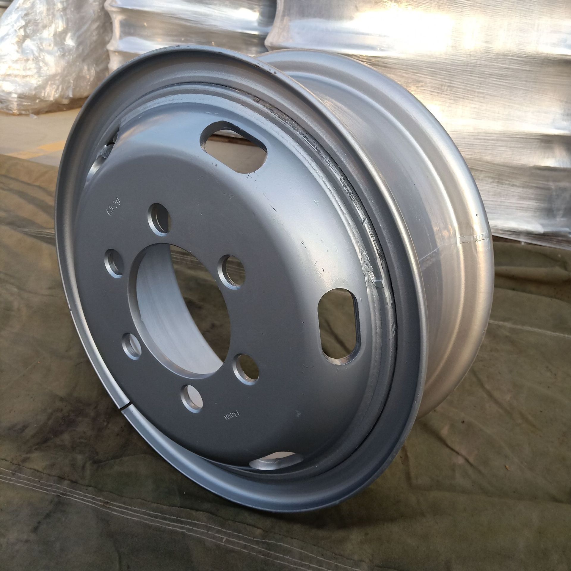 5-20配轮胎825-20厂家轮辋轮辐批发三包货车轮毂