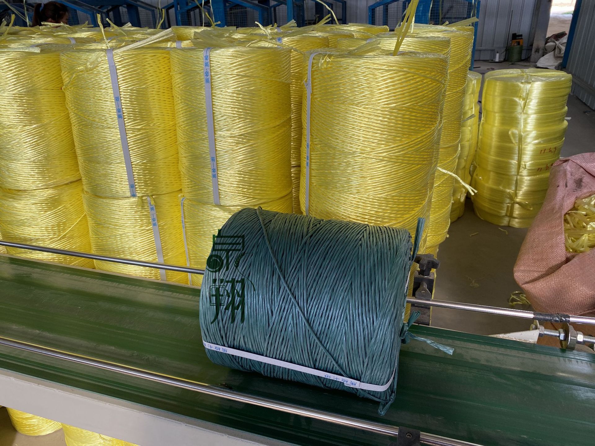 玛曲县泉翔绳业厂家直销聚乙烯抗老化打捆机专用打捆绳捆草绳