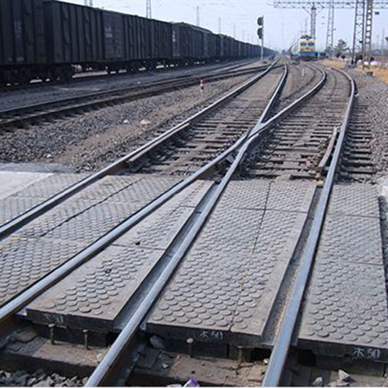 出售山东厂商各规格铁路橡胶道口板 橡胶嵌丝道口板p43p50