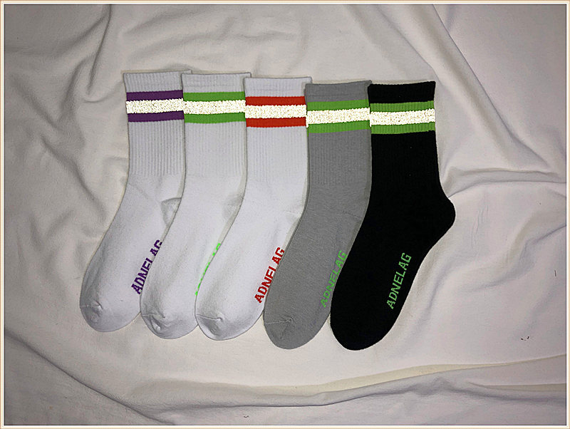 反光中筒袜 潮流ins春夏新款运动荧光袜条纹时尚情侣夜光袜子批发