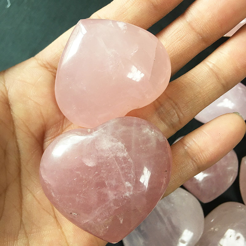 天然粉色心形水晶吊坠爱心吊坠水晶粉水晶心形吊坠粉晶半宝石原石