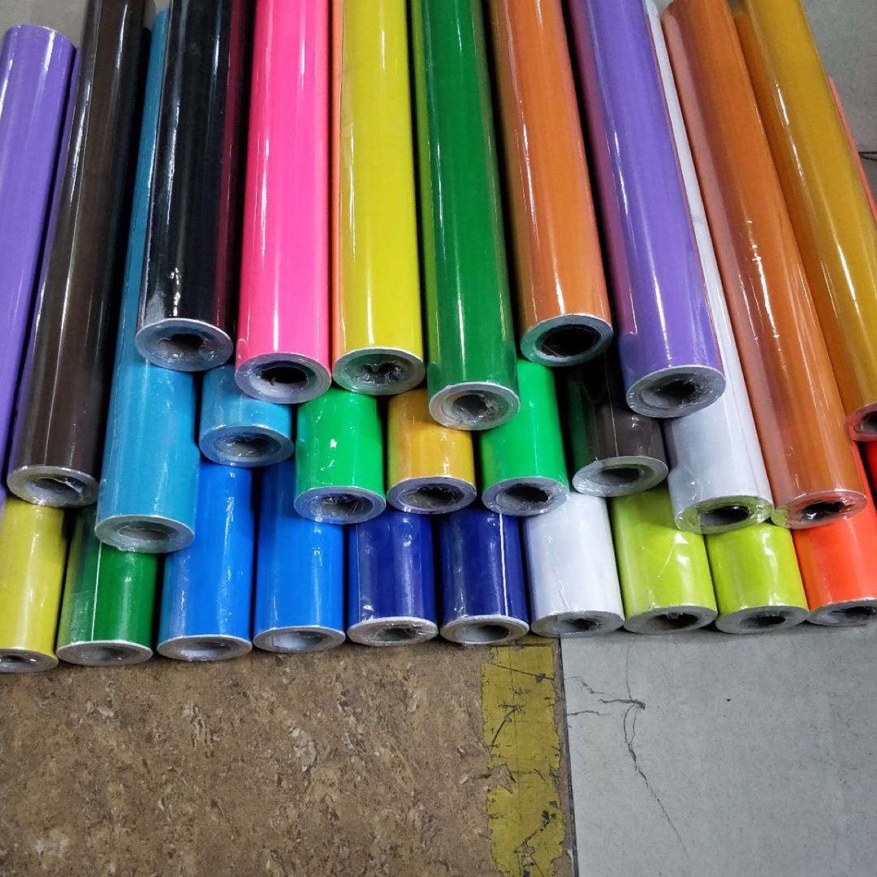 彩色即时贴贴纸 彩色不干胶及时贴手工材料自粘贴幼儿园背景装饰