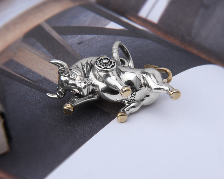 s925纯银牛气冲天牛头吊坠立体生肖牛挂件男士霸气个性复古情侣潮