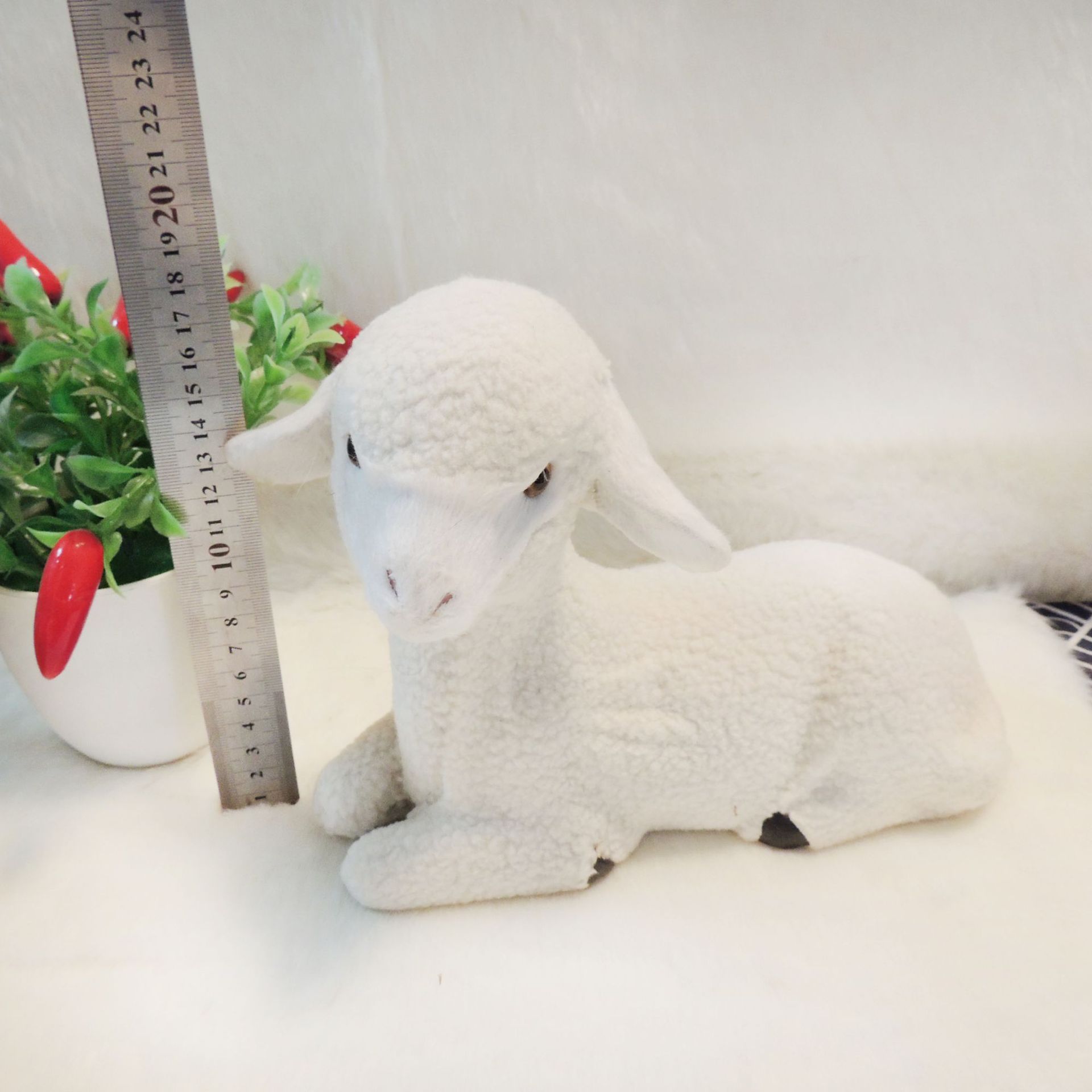 厂家直销毛绒仿真小羊玩具 装饰摆件 车载动物仿真摆件内饰用品