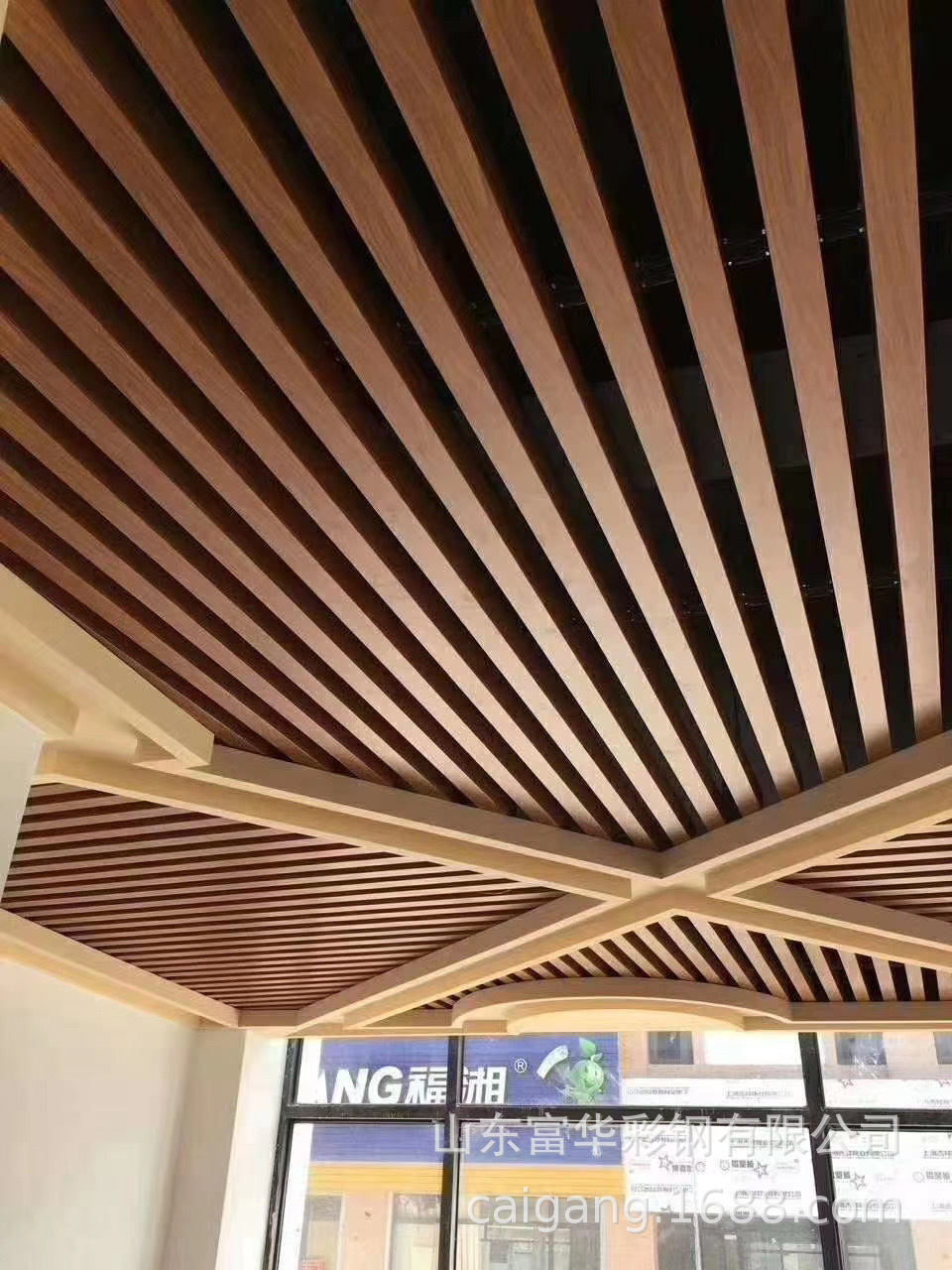 东营铝方通吊顶木纹方通厂家直销天花u型方通装饰隔断材料
