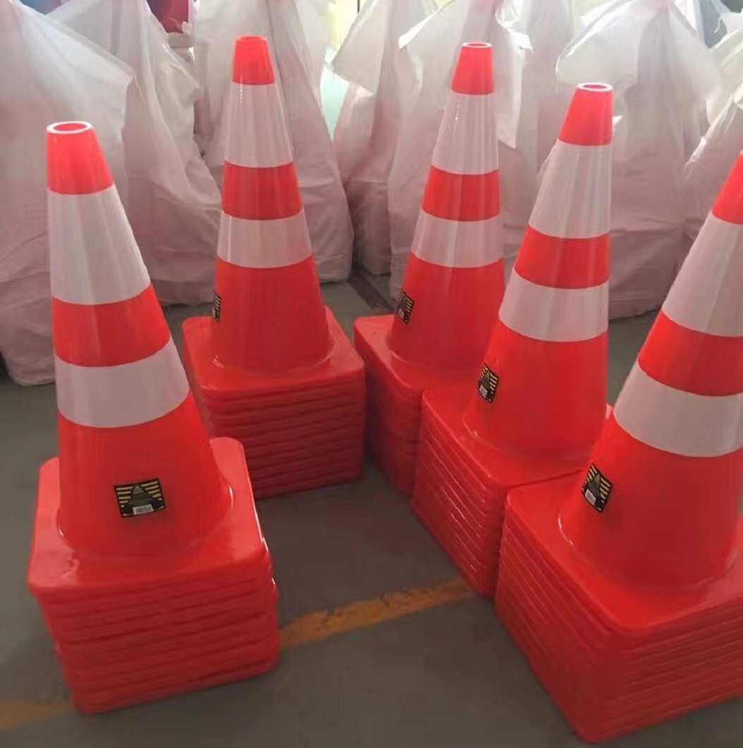 厂家批发橡胶pvc路锥 70cm反光锥桶 pvc路锥 安全路障 雪糕筒