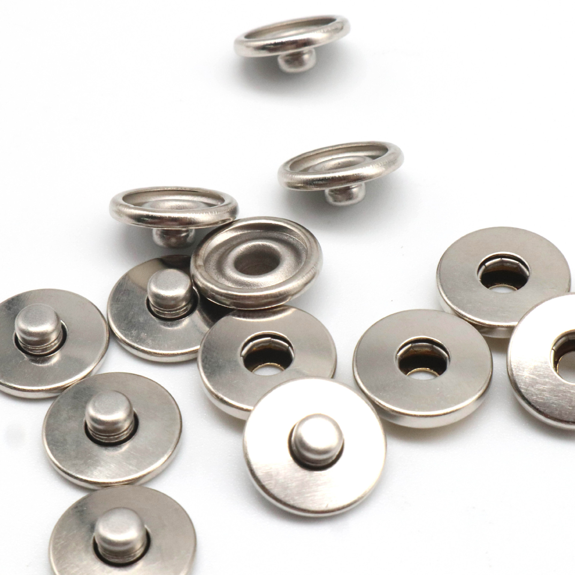 现货 四合扣底三件 312 高档羽绒服服装辅料 金属纽扣 四合扣