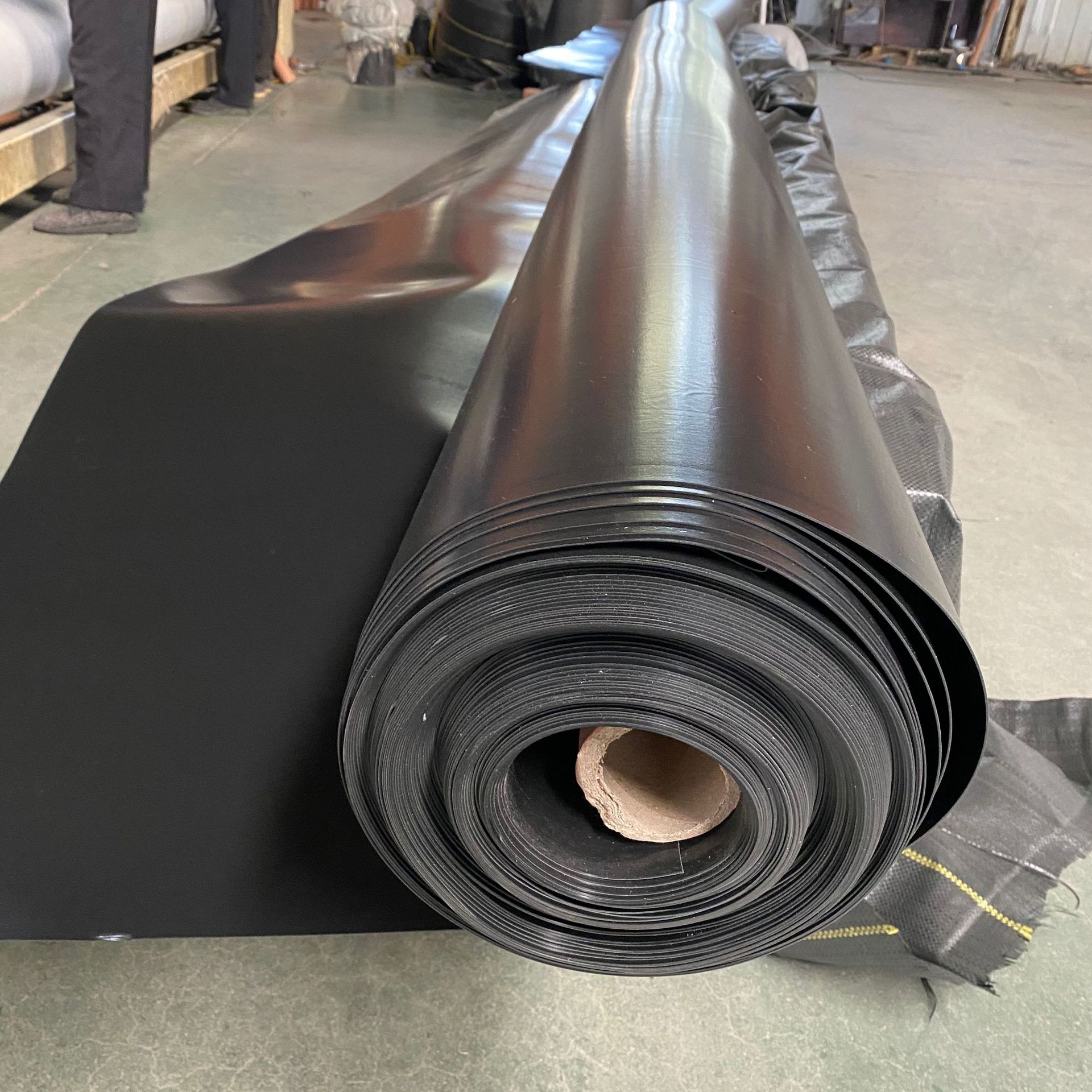 土工膜污水池藕池工程处理防水养殖土工膜水池黑色hdpe防渗土工膜