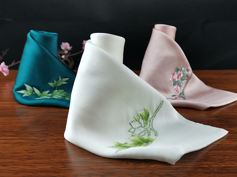 成都旅游中国风蜀绣手工刺绣真丝女士手绢复古风绣花手帕方巾送礼