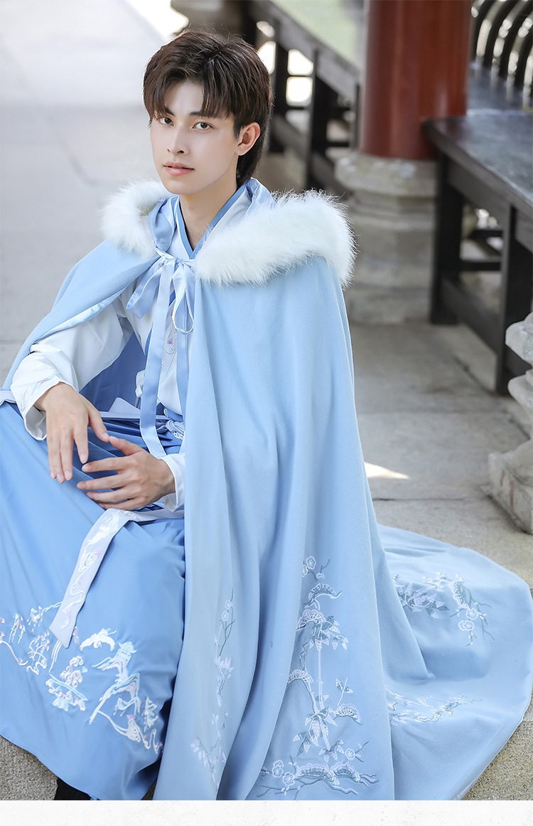 国货汉服斗篷女秋冬款加绒毛领中国风天蓝色加厚抖音播商影楼演出