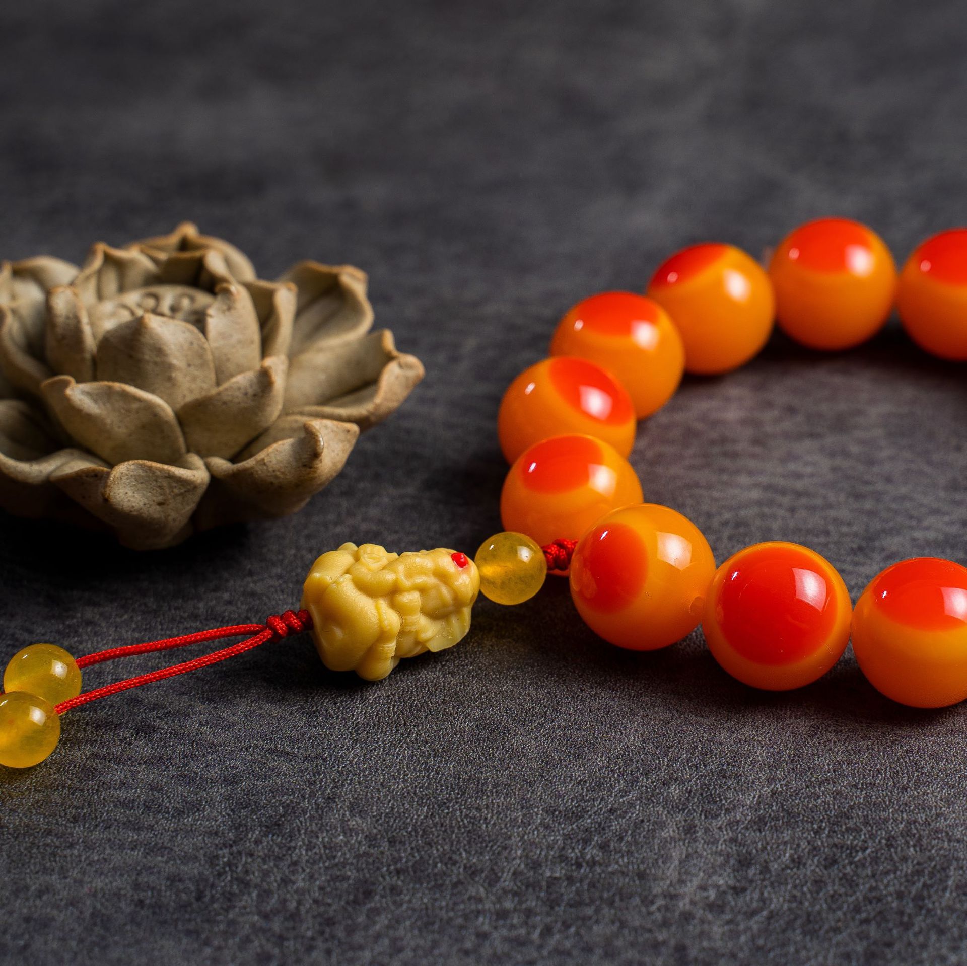 新款仿鹤顶红手串男女款手链一点红鸟珠手串文玩鸟珠手串现货批发