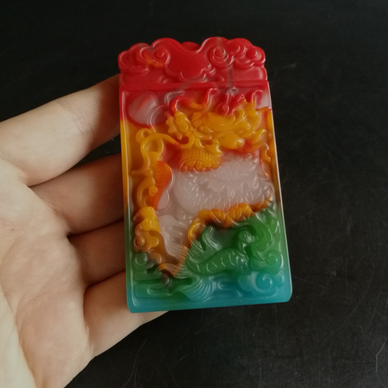 厂家直销新疆和田玉七彩玉龙牌子外蒙料七彩玛瑙手把件玉石龙吊牌