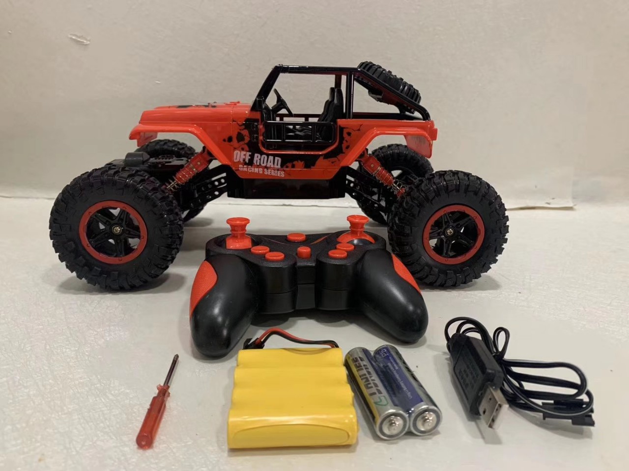 库存处理四驱遥控车24g遥控器前后四驱四轮带减震越野遥控车批发