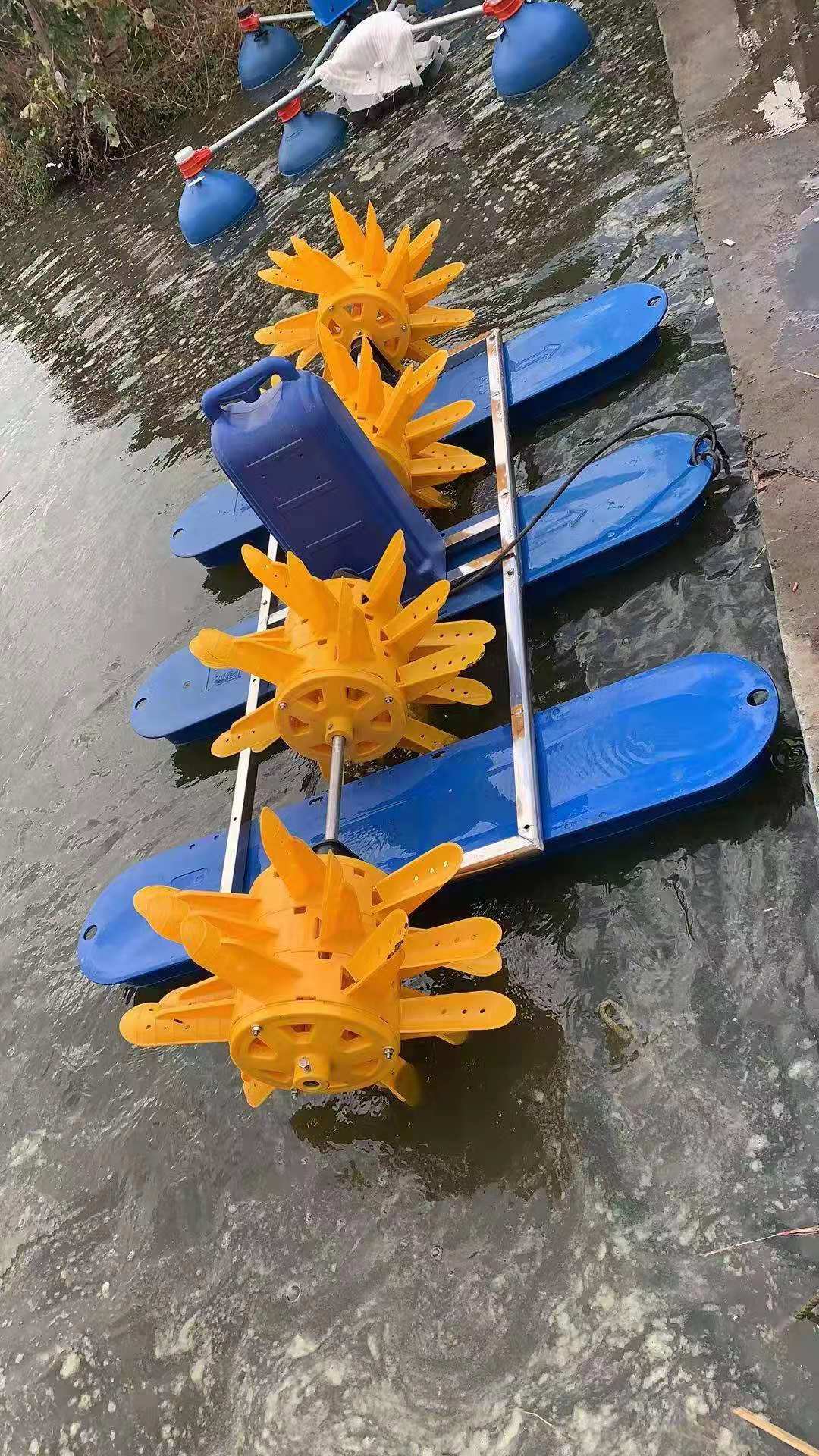 5kw12小叶轮水车式增氧机鱼塘多叶轮打氧机