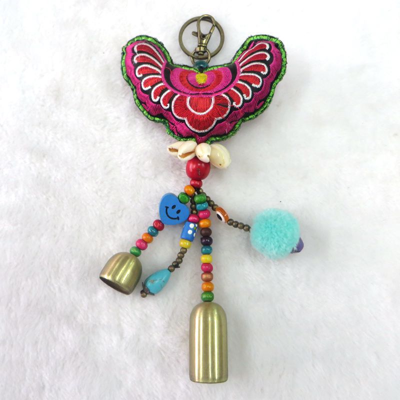 新款民族风刺绣风铃挂件铜铃铛东巴特色贝壳风铃挂饰批发量大从优