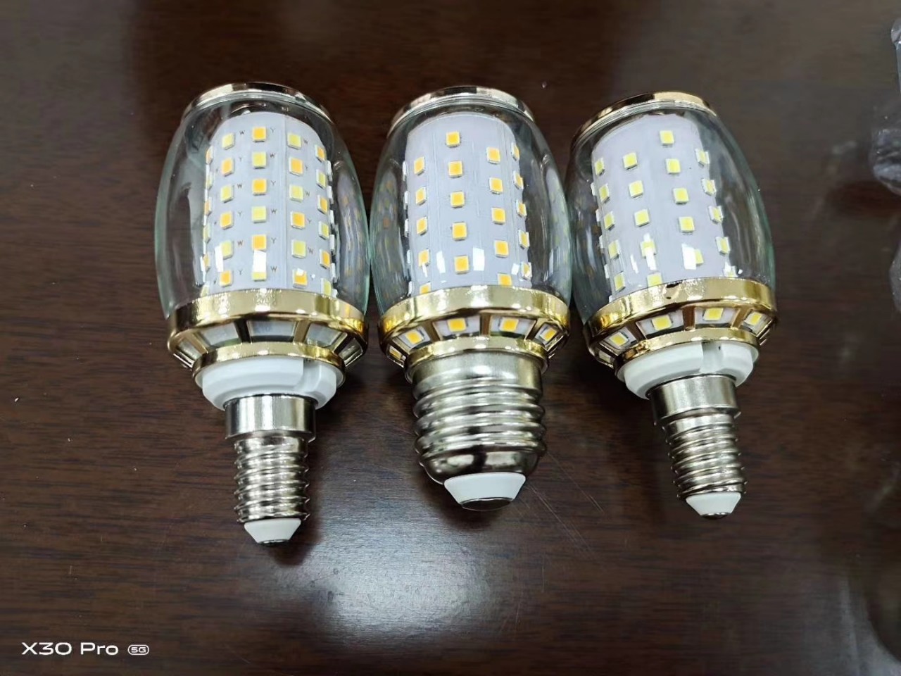 厂家直销led玉米灯泡110-220v底部发光火箭泡e14 e27螺口 高亮