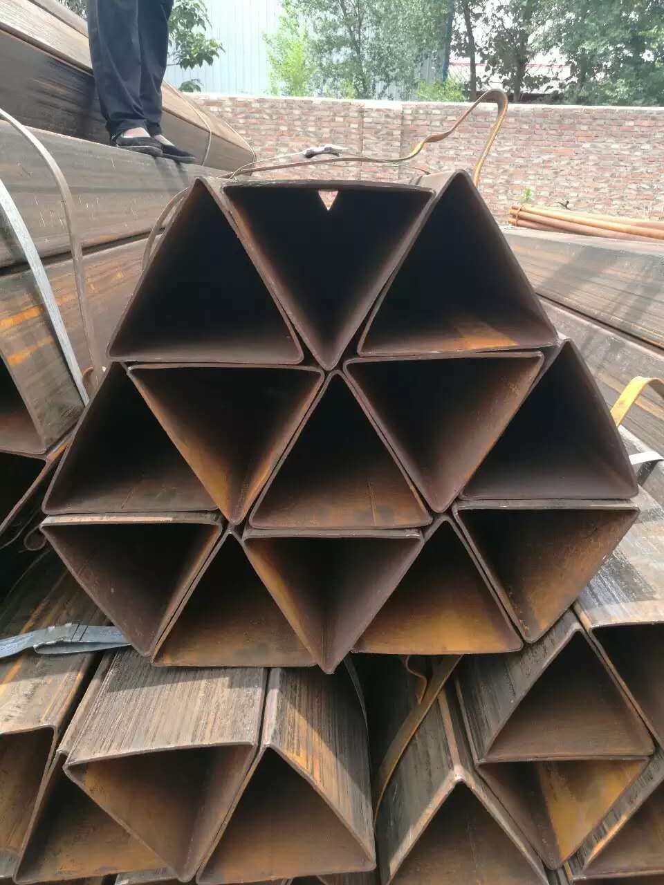 不锈钢三角管 镀锌带三角管 无缝三角管 黑退三角管