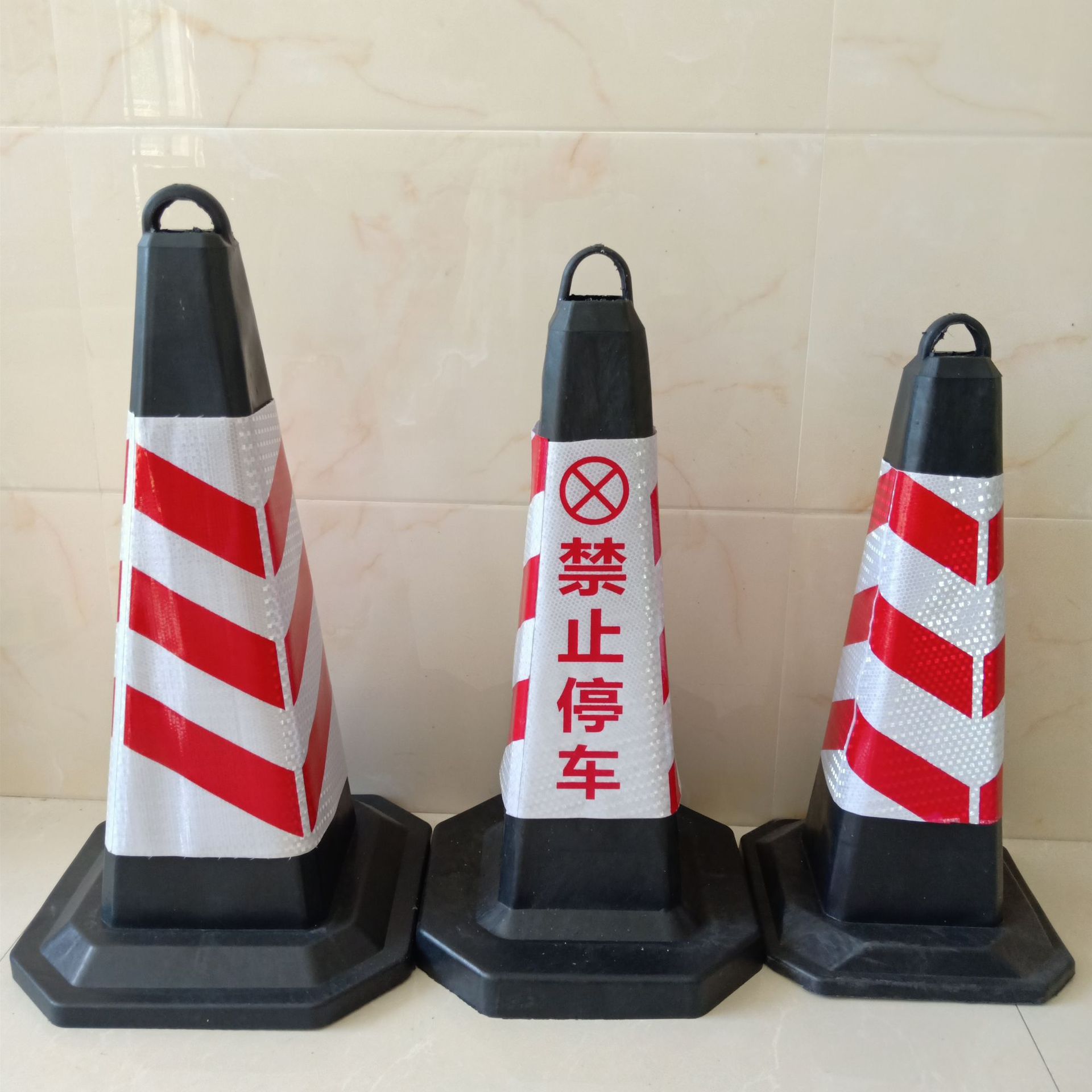 70橡胶方锥反光路锥交通锥道路雪糕筒桶pvc广告定制印字停车地锥