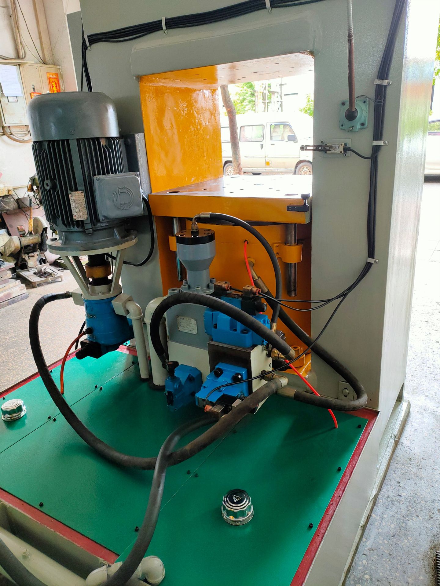 500吨框架式二手油压机液压机 五金模具冲挤压力机低价出售