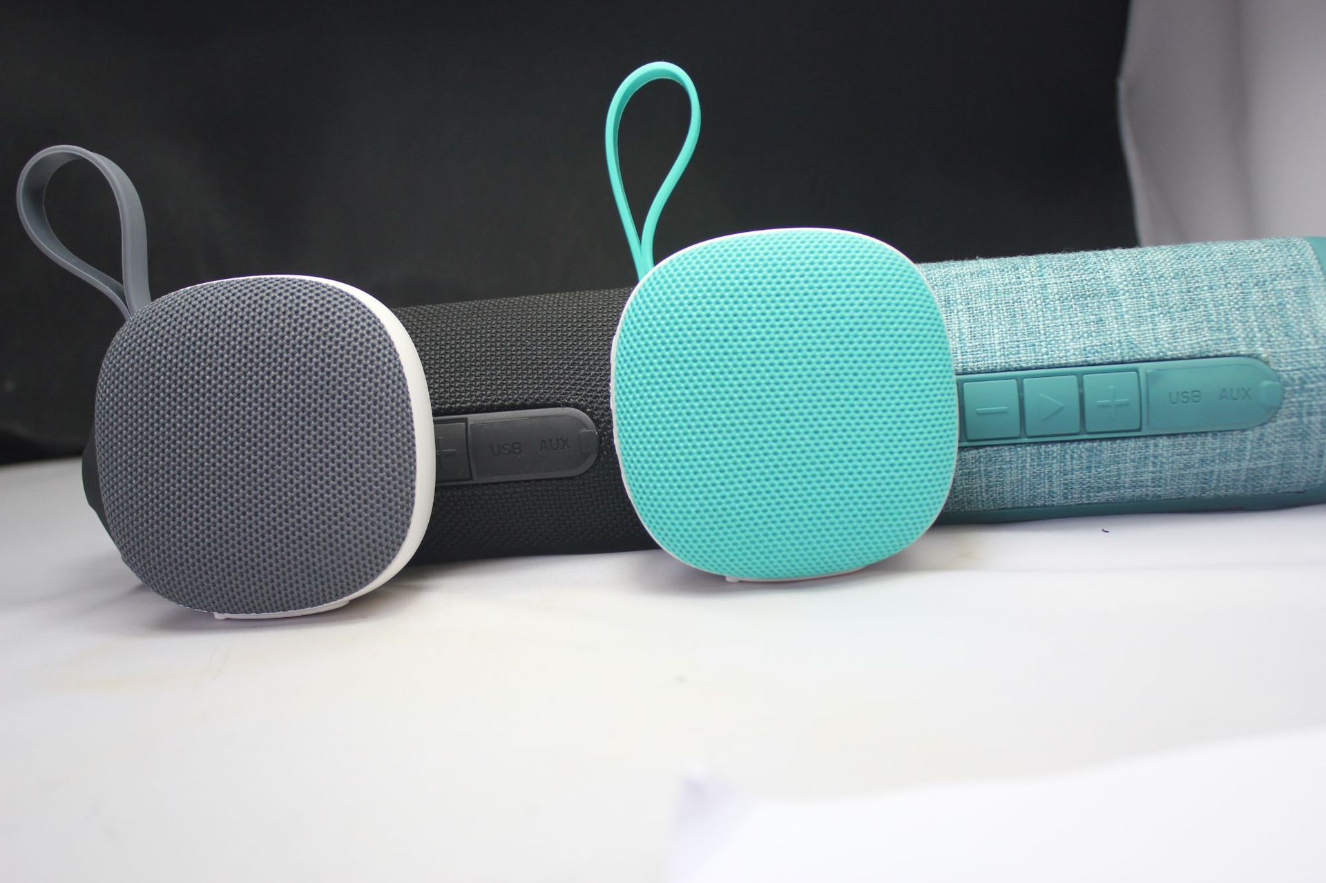 2021新款无线蓝牙音箱便携式布艺防水迷你小音响低音炮插卡磁吸