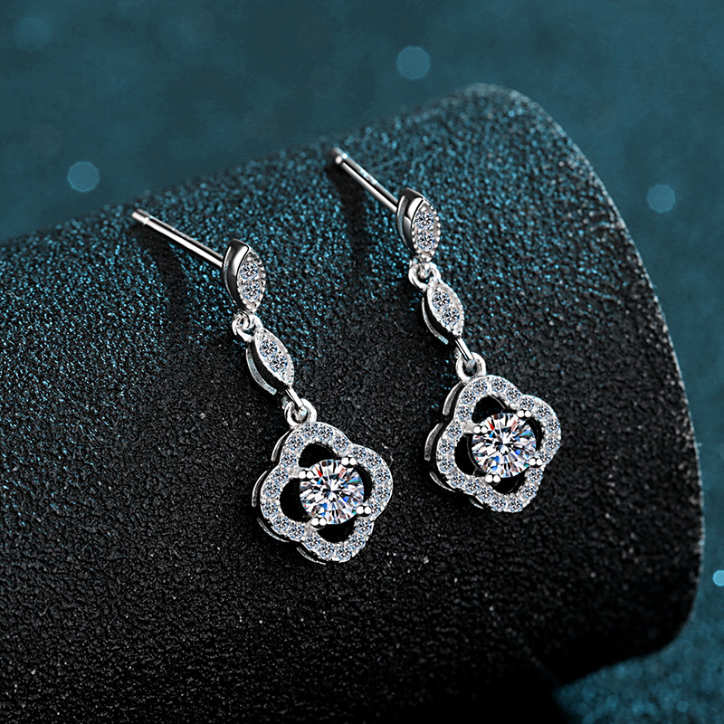 2020年新款s925纯银60分莫桑钻耳环四叶草耳吊学妹百搭款厂家直供