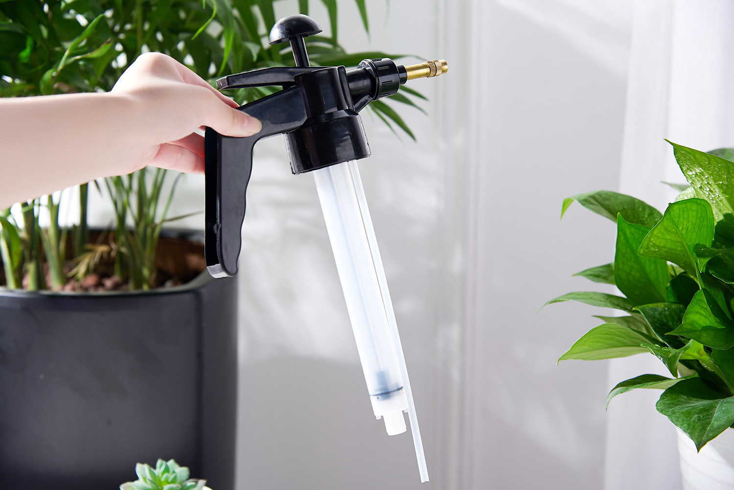 手压式喷雾器1.8l气压式喷雾器 家庭园艺水壶批发