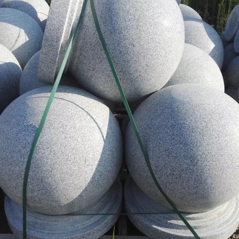 芝麻白挡车球 湖北芝麻白石球 芝麻白拦路石球 芝麻白石球路障