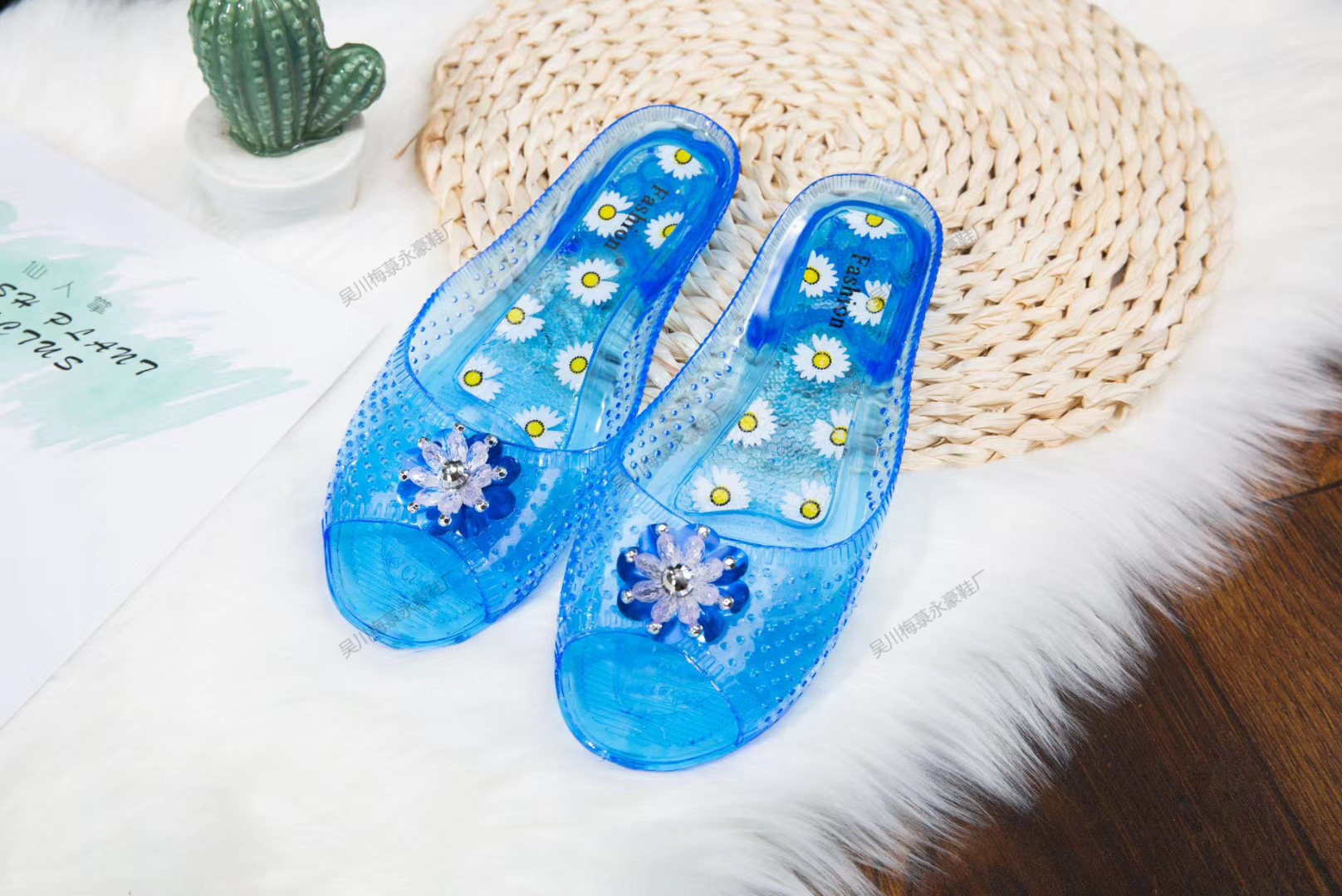 新款家居女士拖鞋浴室防滑水晶鞋简约卡通可爱平底直销dm-8189 1