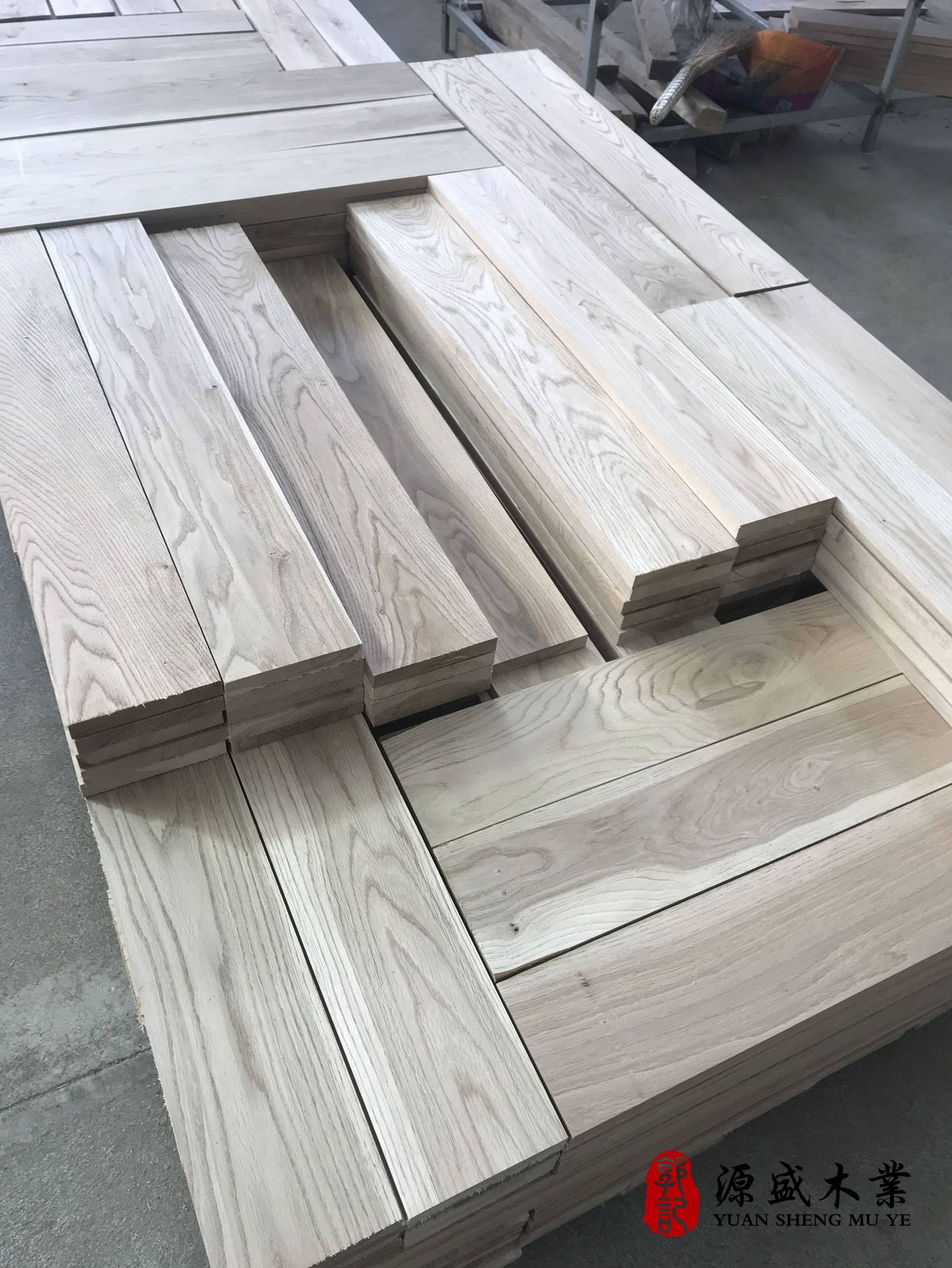 源头批发 烘干柞木板 俄罗斯实木现货